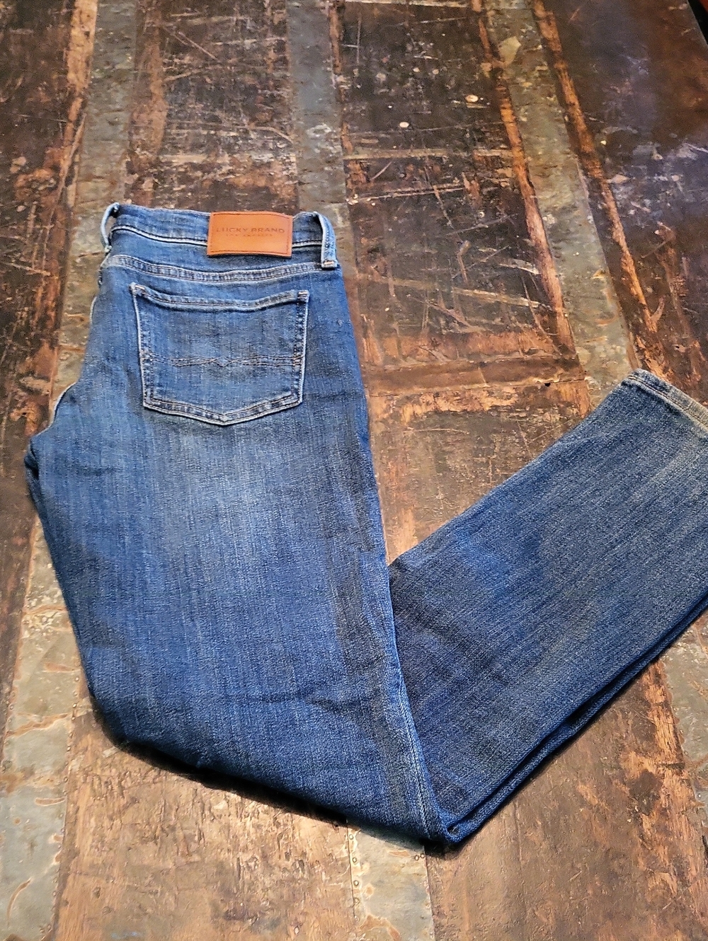 Lucky Brand Women's Straight Leg Jeans in Medium Blue